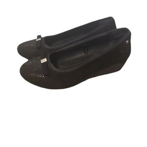 Black dress shoes